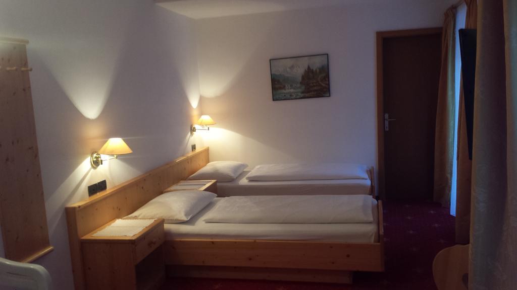 Hotel Garni Gardena - Appartments Santa Cristina Val Gardena Chambre photo