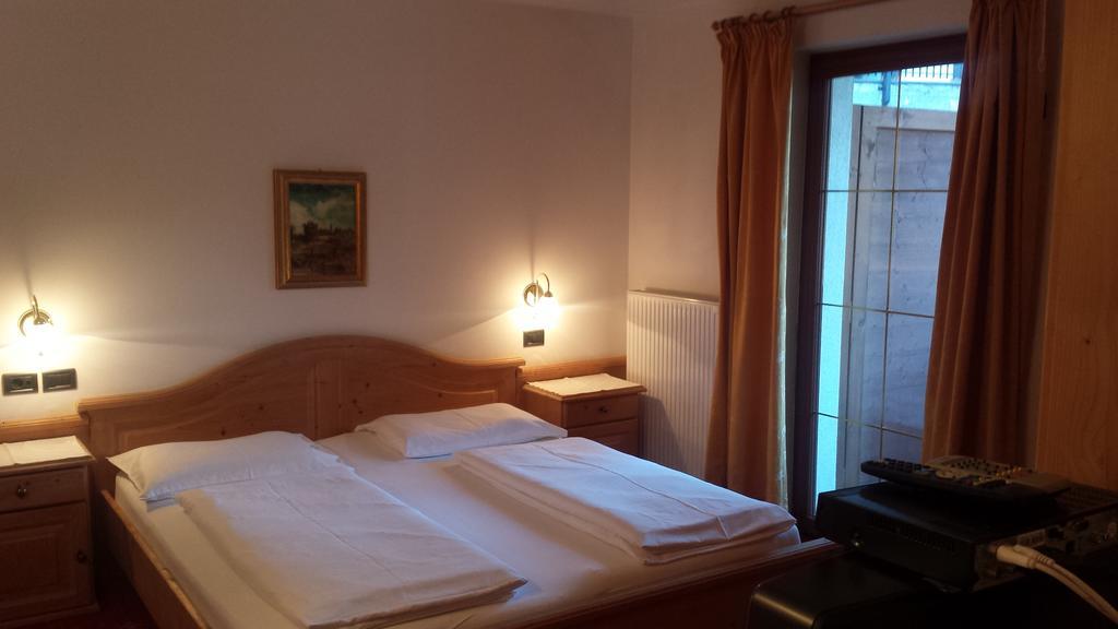 Hotel Garni Gardena - Appartments Santa Cristina Val Gardena Chambre photo