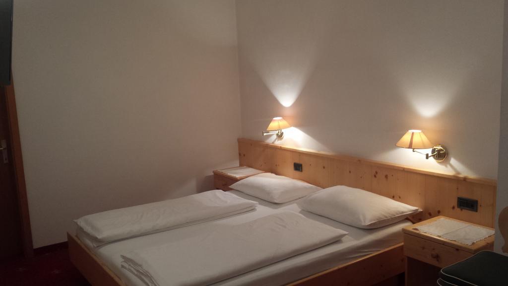 Hotel Garni Gardena - Appartments Santa Cristina Val Gardena Chambre photo